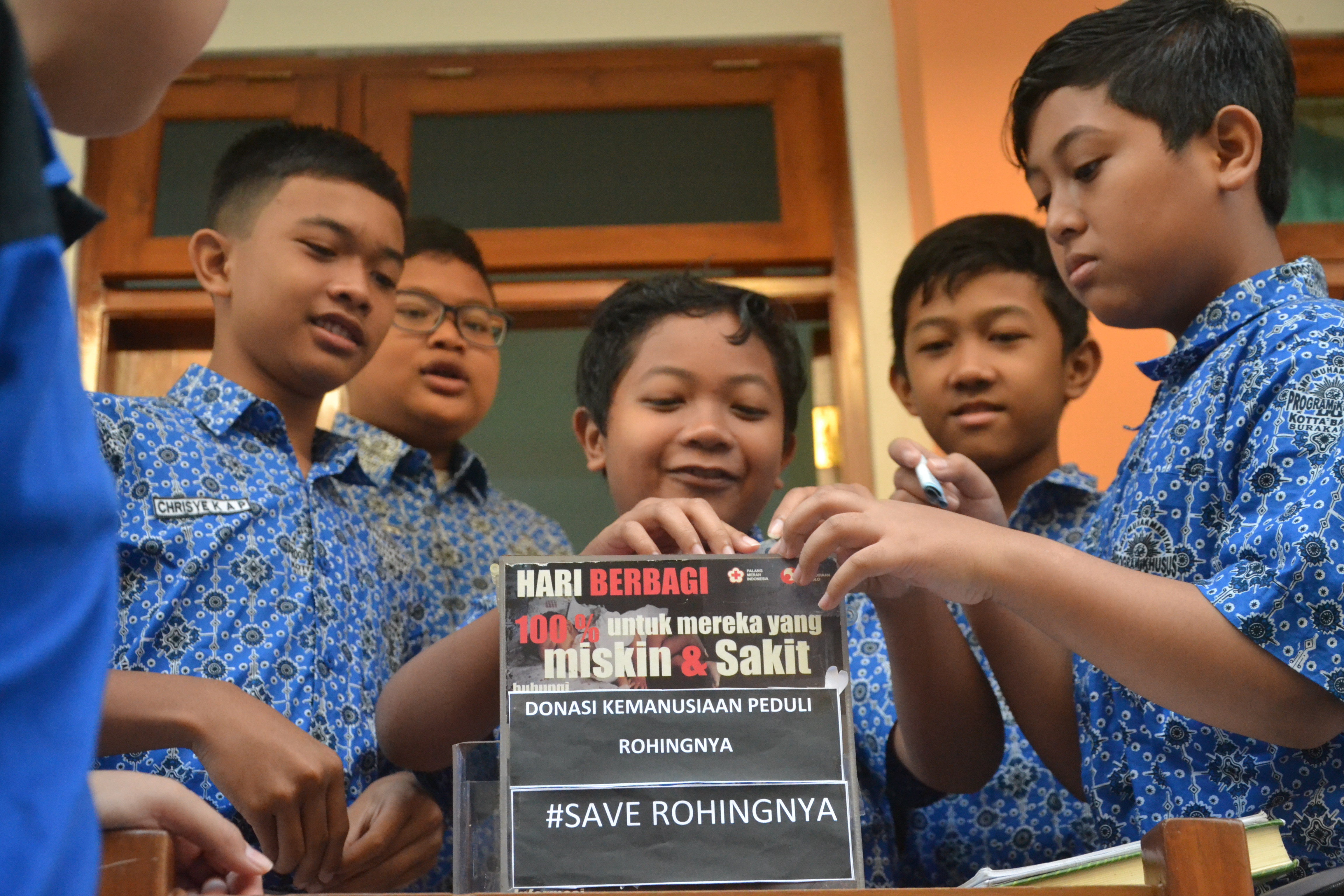 Ratusan Siswa SMP Muhammadiyah Program Khusus Kottabarat Surakarta  Peduli Rohingnya